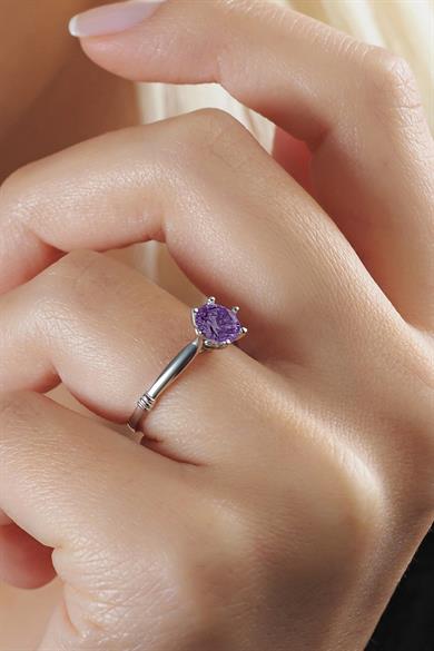 Ametist Tek Taş Pırlanta Montürlü Gümüş Yüzük