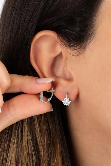 Çiçek Figürlü Gümüş Çocuk J Küpe