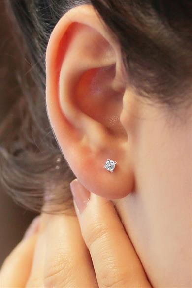 Minimal Beyaz Tek Taş Gümüş Küpe