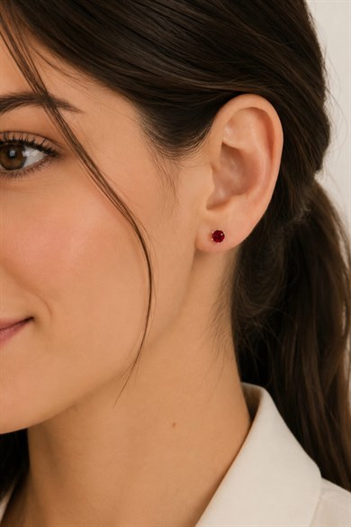 Minimal Ruby Tek Taş Gümüş Küpe