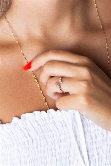 Yaprak Figürlü Üç Taşlı Gümüş Yüzük