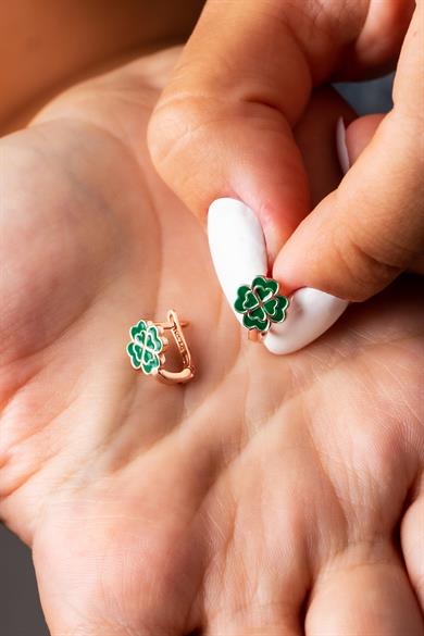 Yonca Figürlü Gümüş Çocuk J Küpe