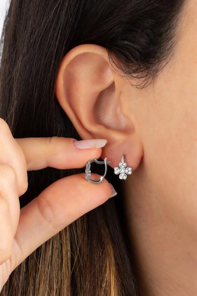 Yonca Figürlü Gümüş Çocuk J Küpe