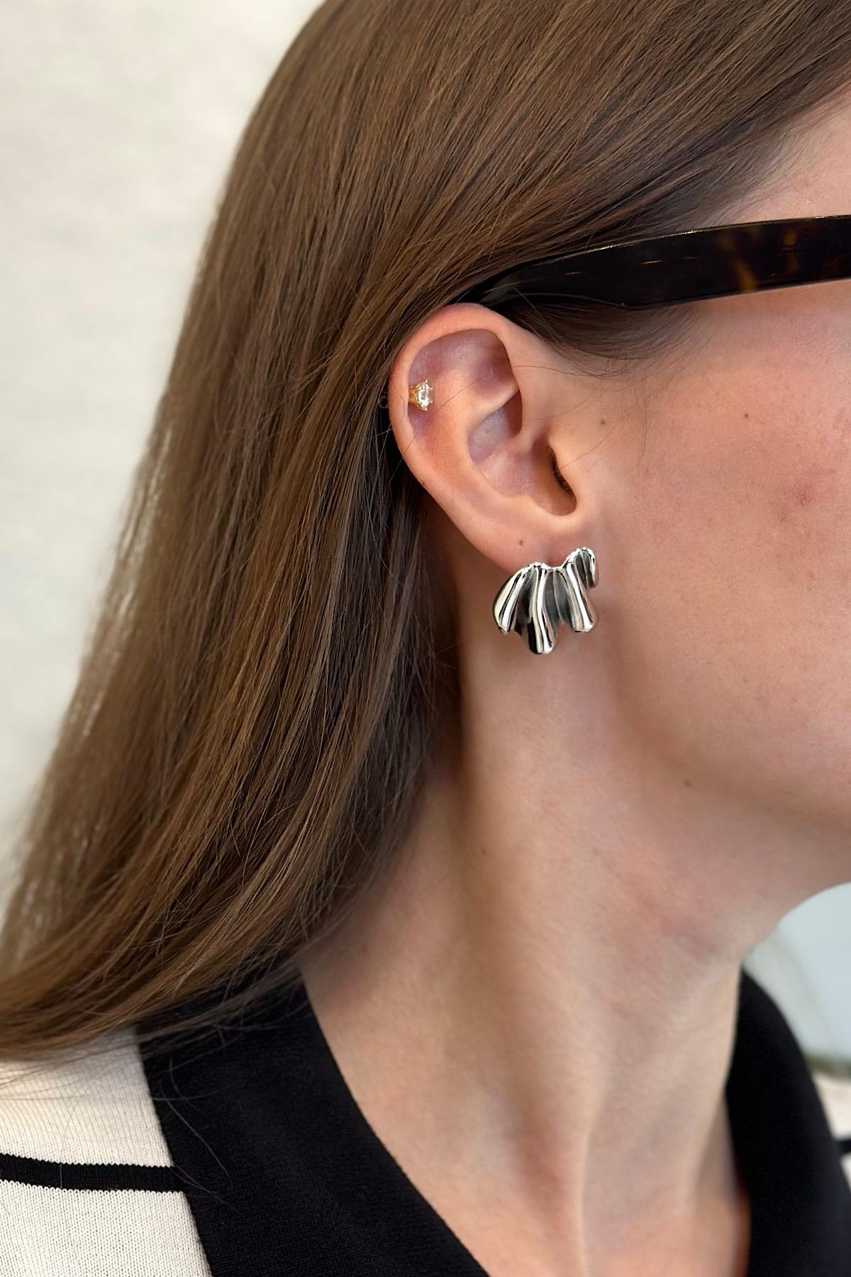 3 Boyutlu Dalgalı Plaka Tasarım Çelik Çivi Küpe