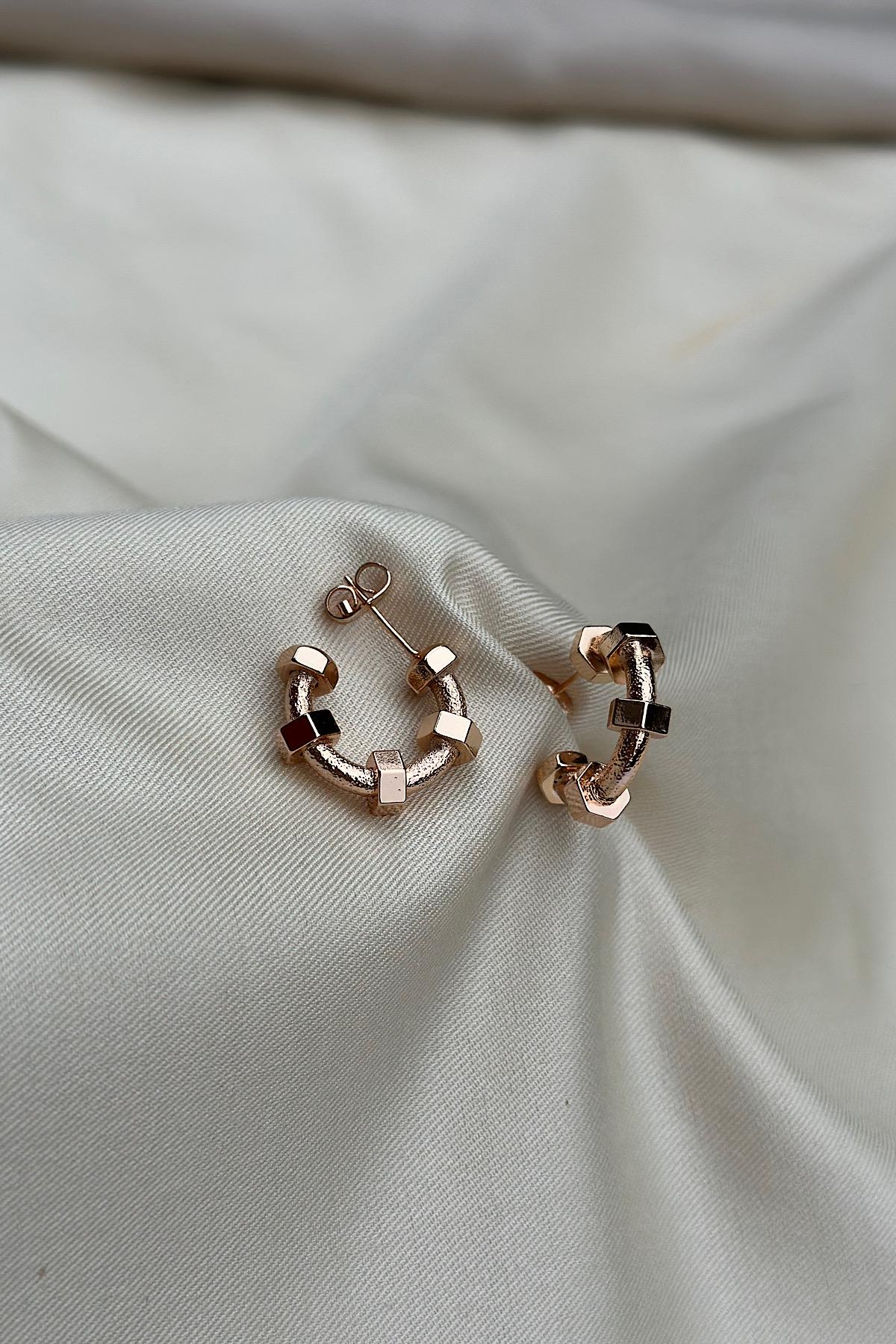 18K Altın Kaplama Altıgen Detaylı Halka Küpe