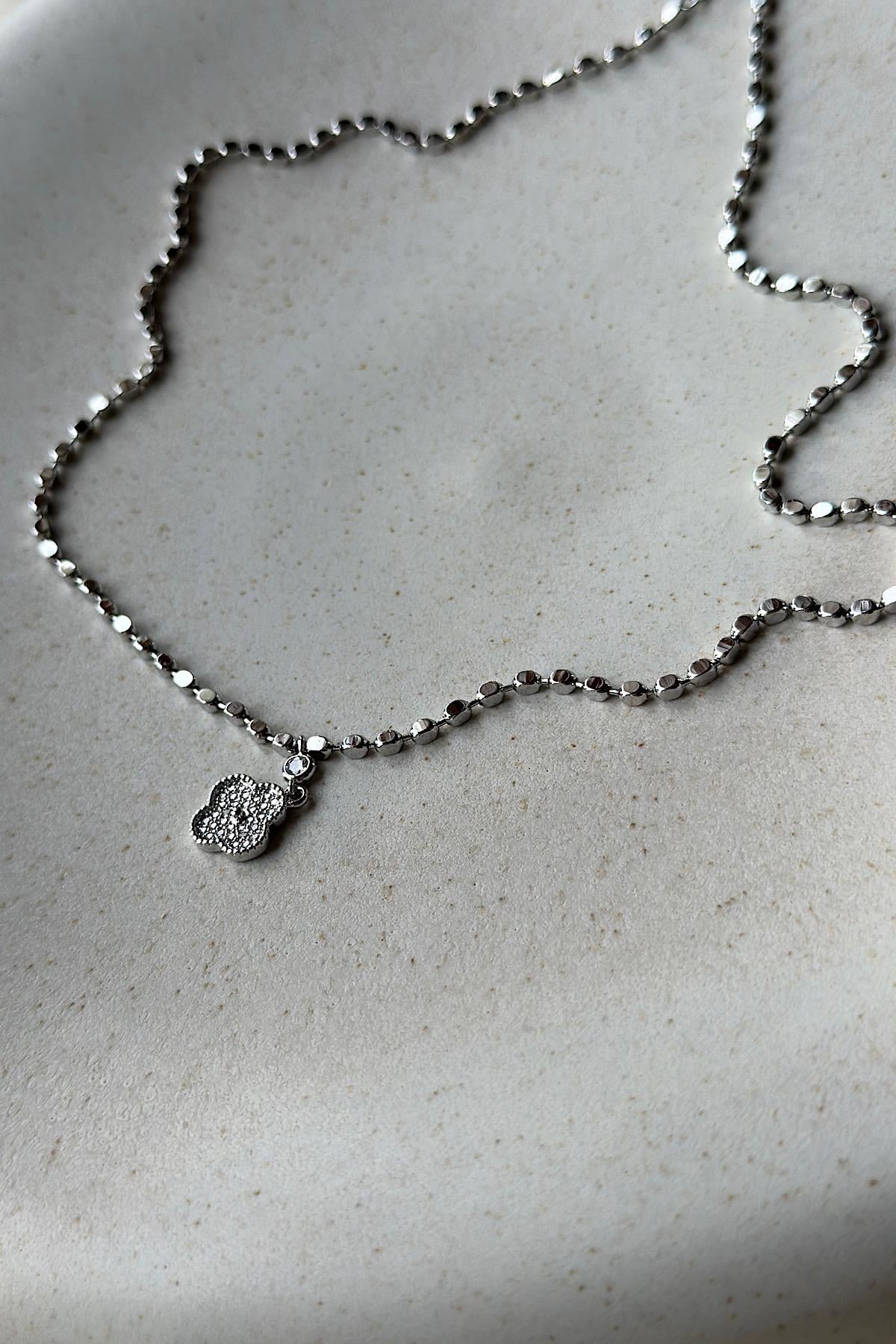 Premium Design Yonca Charm Sallantılı Altın Kaplama Kolye