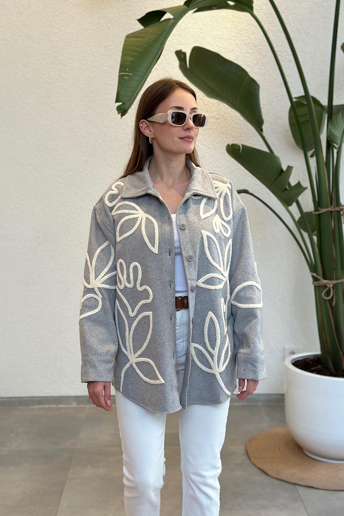 Oversize Çiçek Nakış Detaylı Kaşe Gömlek