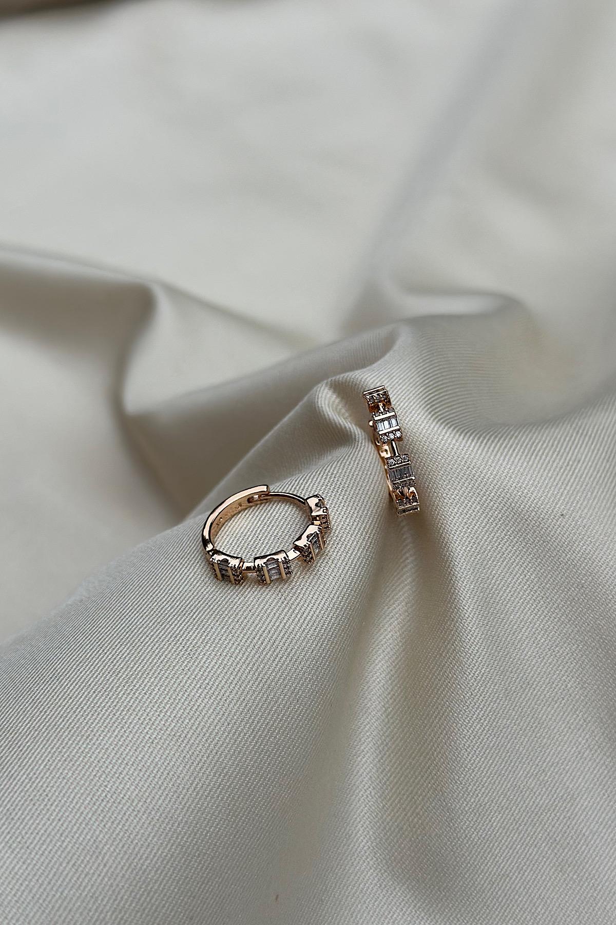 Premium Baget Taş Zarif Halka Küpe