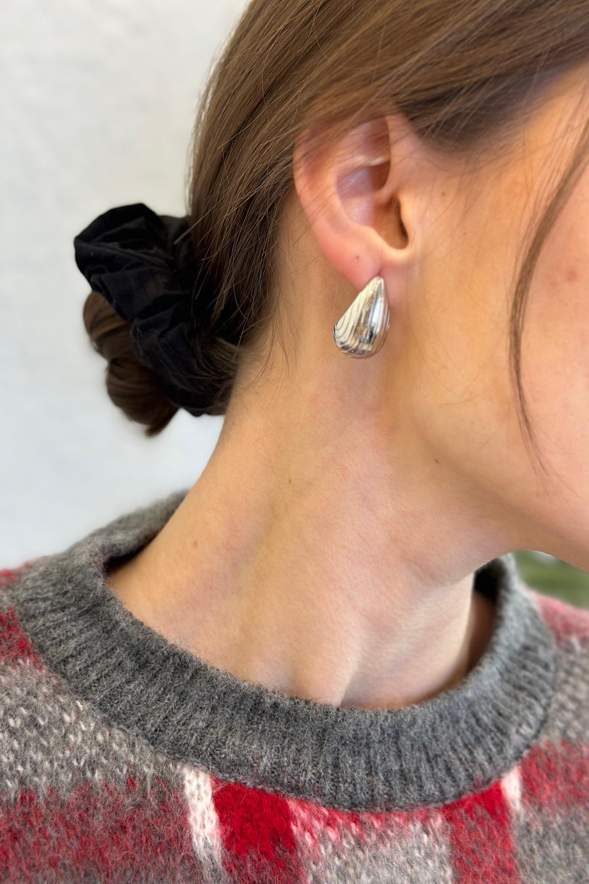 Premium Botte Damla Tasarım Dokulu Küpe