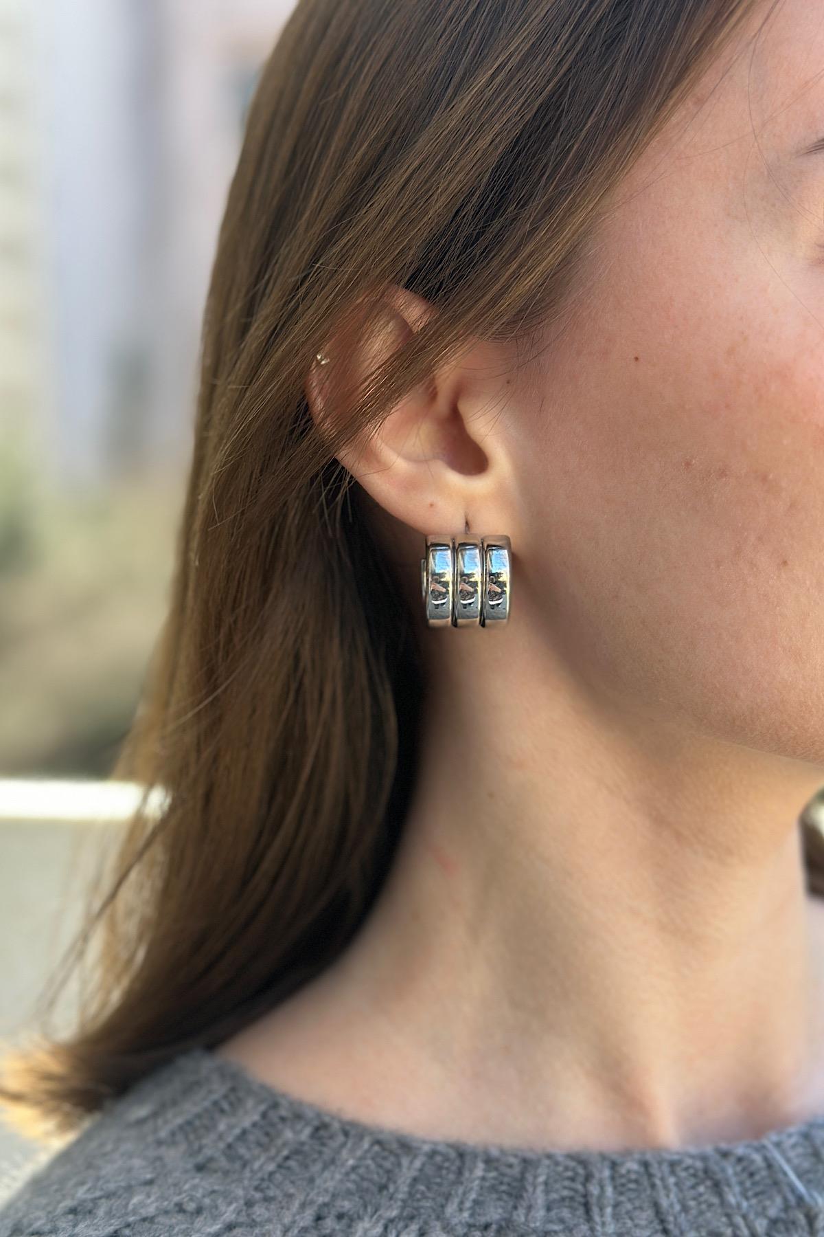 3 Bombeli Tasarım Premium Çelik Halka Küpe (2 x 2 cm)