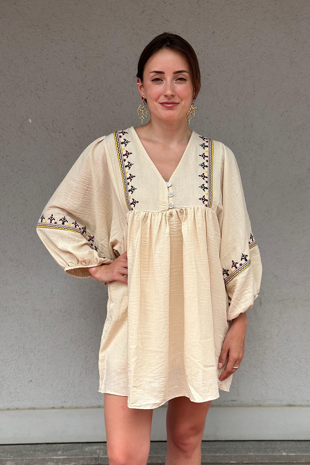 Uçları Nakış Detaylı Tasarım Elbise