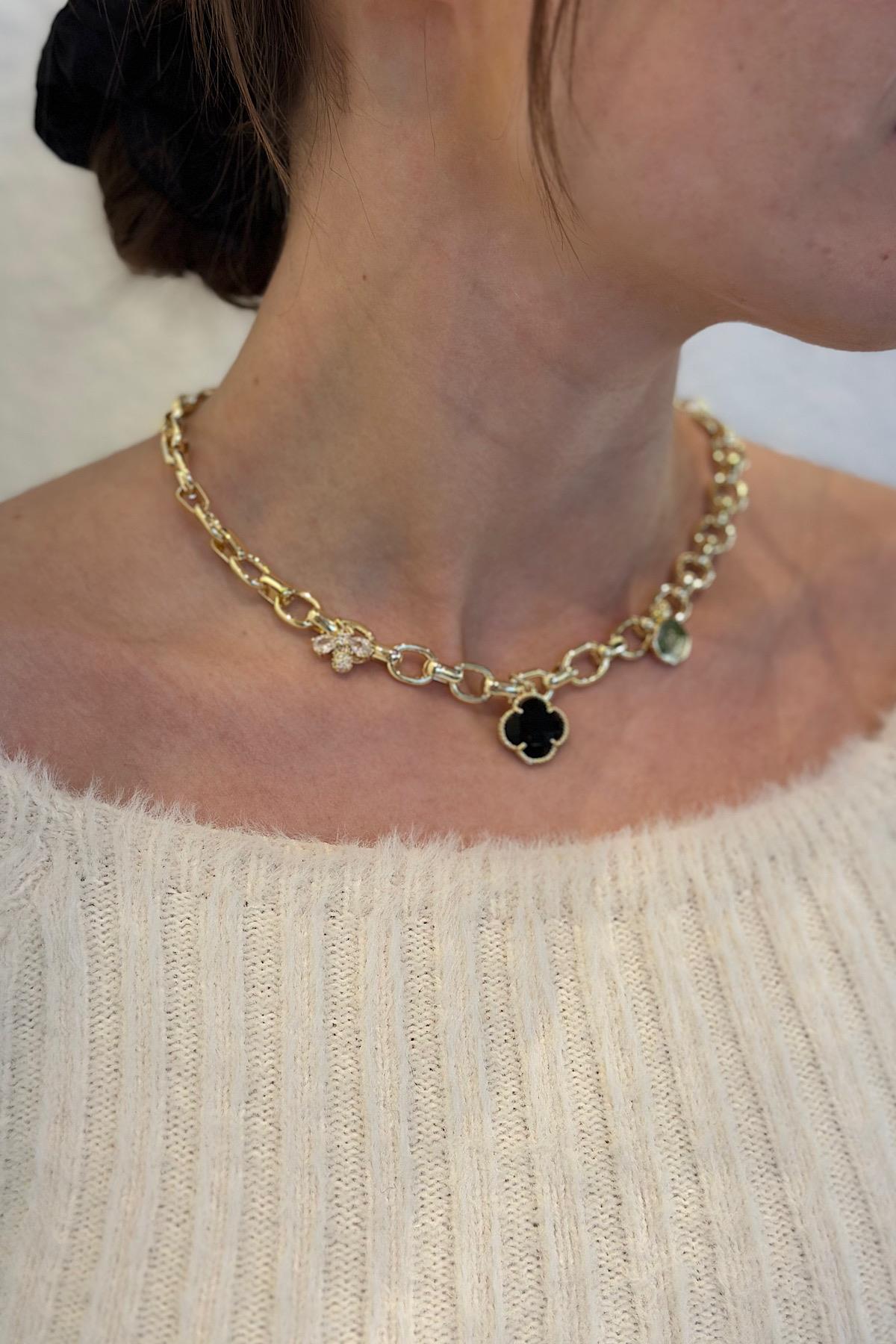 Premium Design VC Charm Sallantılı Altın Kaplama Kolye