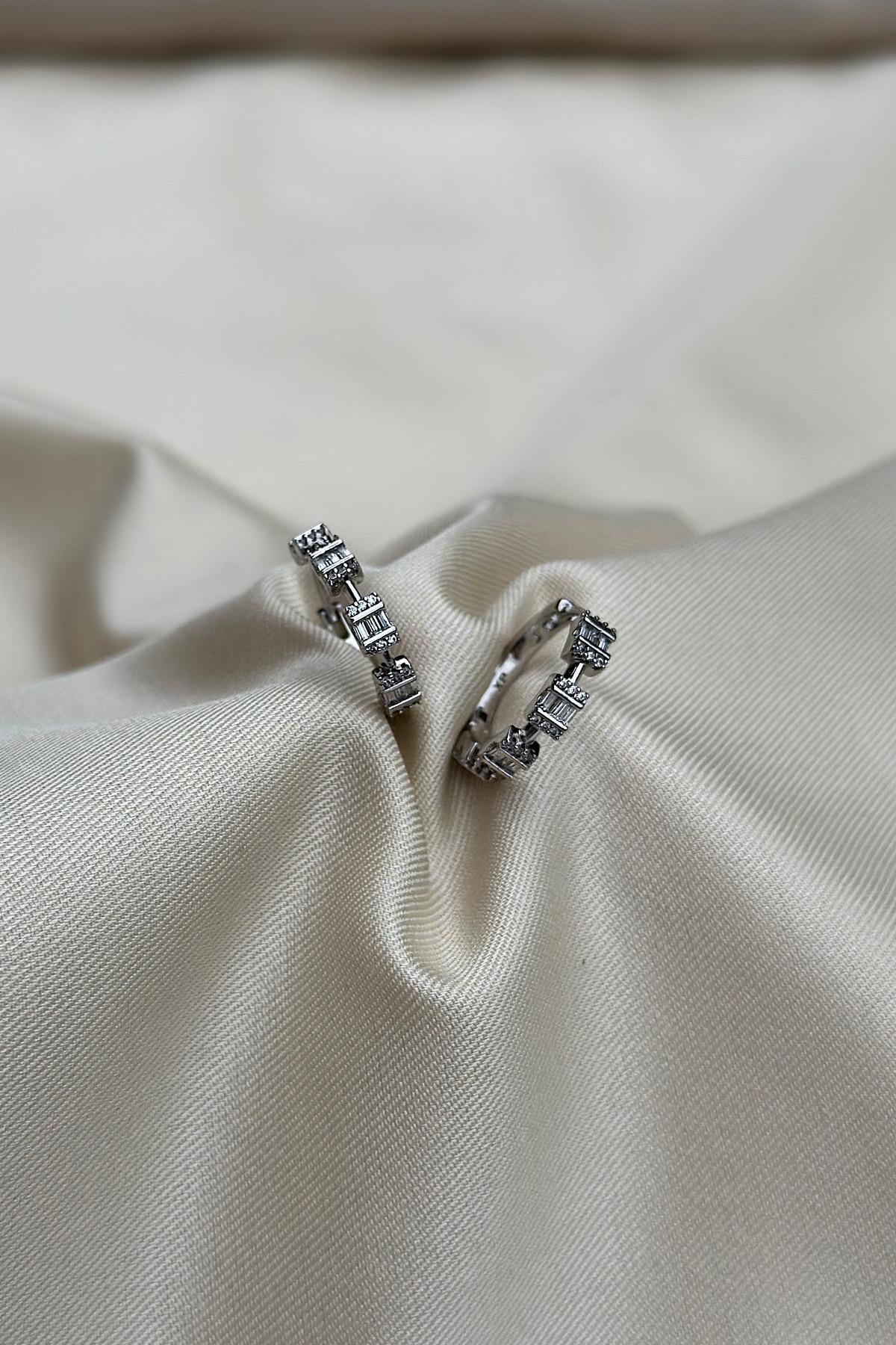 Premium Baget Taş Zarif Halka Küpe