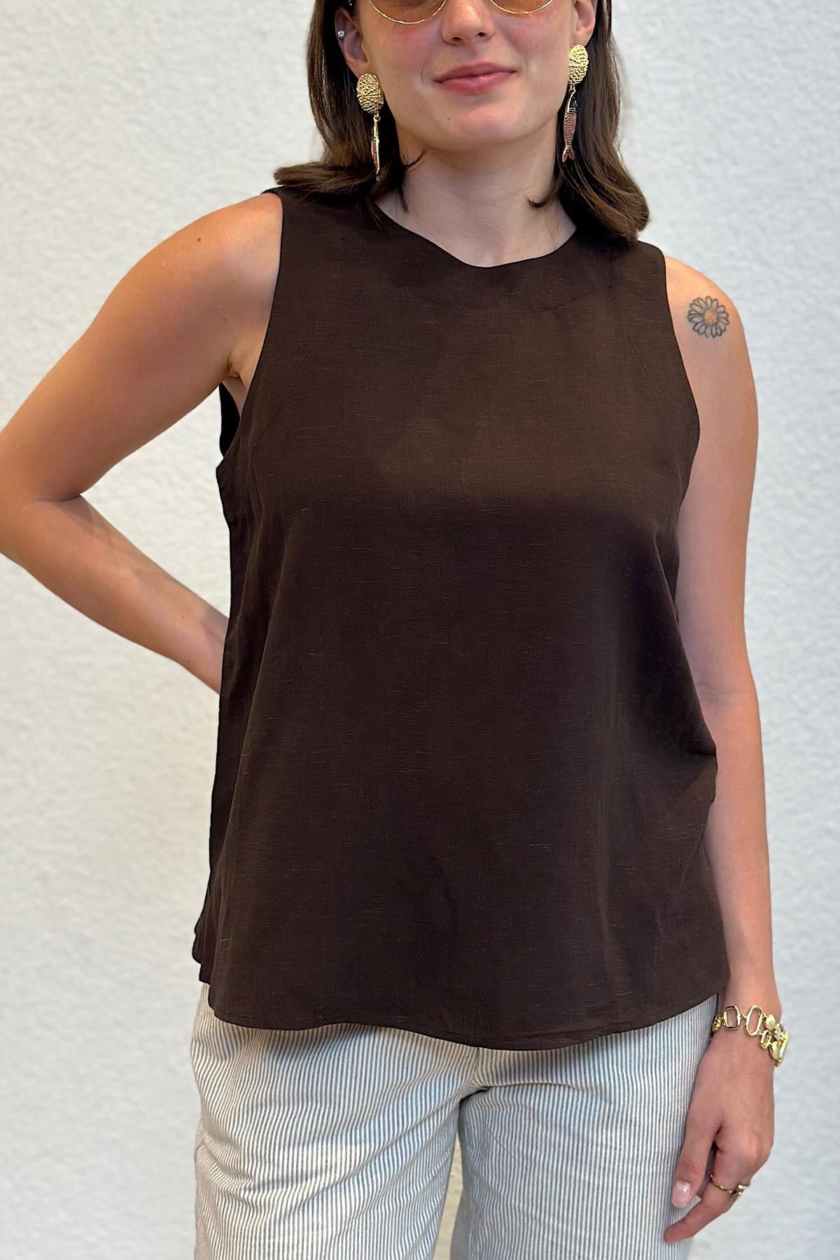 Keten Yaka Detaylı  Premium Sıfır Kol Bluz