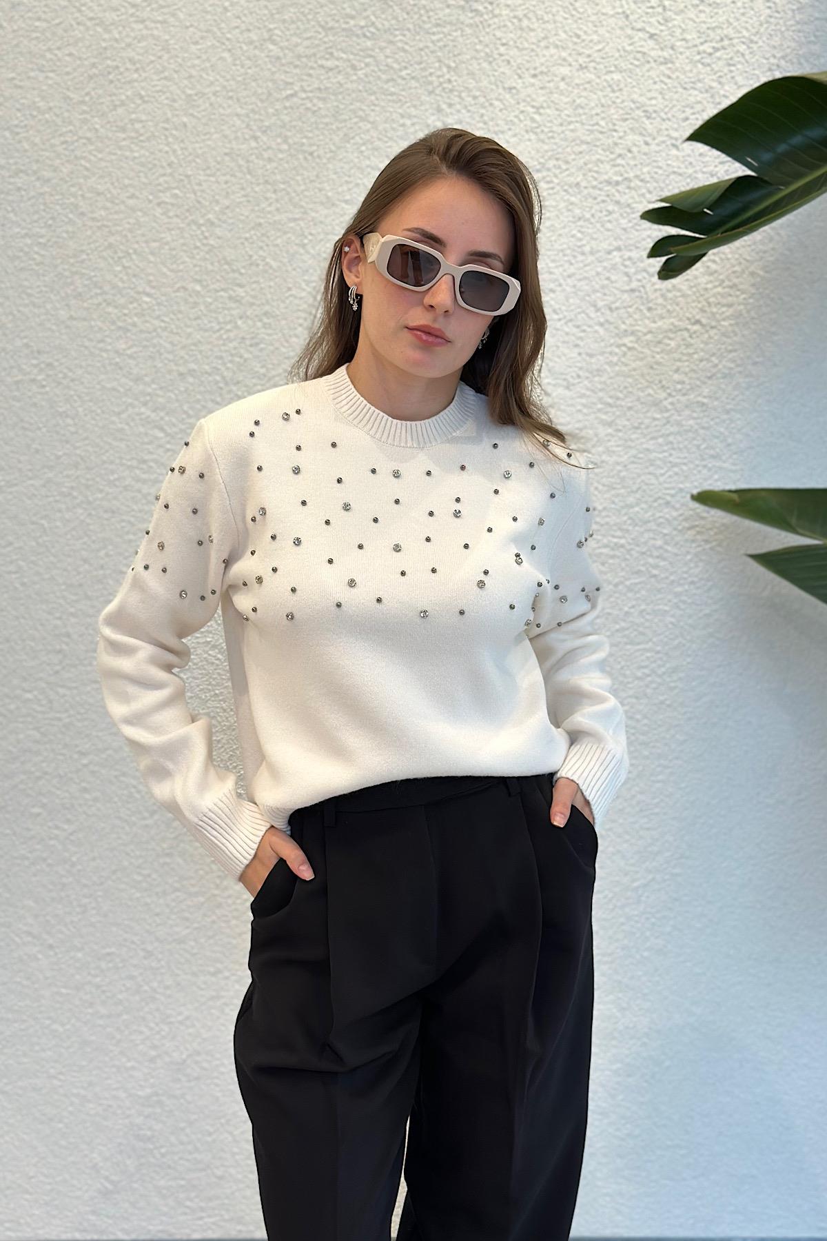 Bisiklet Yaka Taş Detaylı Basic Premium Triko Kazak