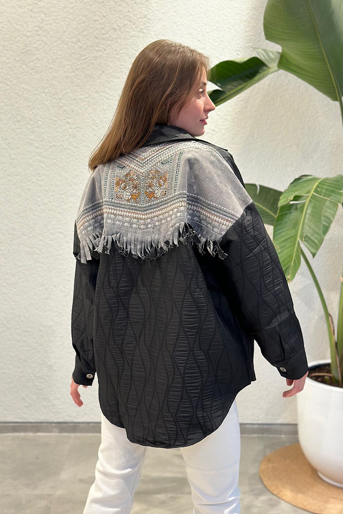 Cep Ve Sırtı Minimal Nakış Detaylı Oversize Ceket