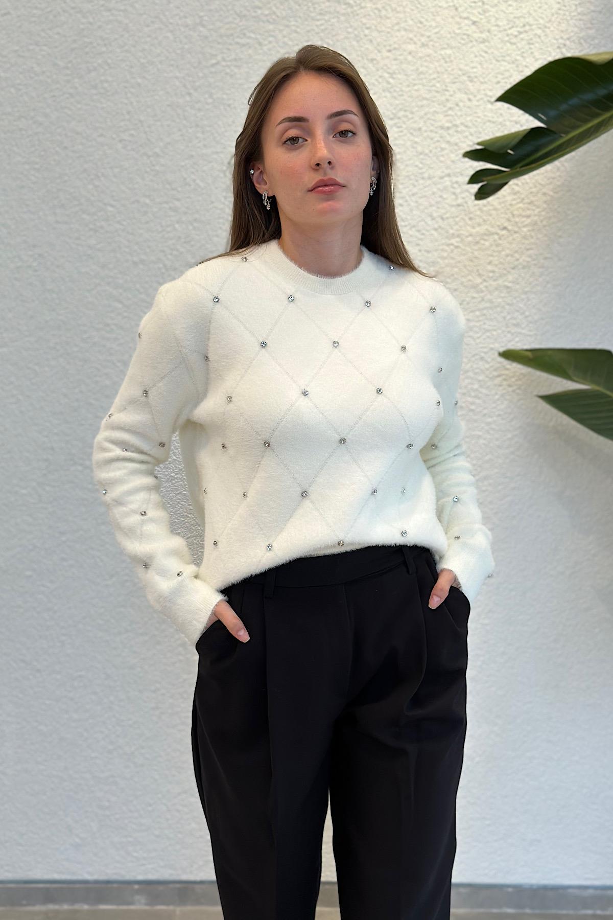 Taş Detaylı Soft Touch Premium Baklava Desen Kazak