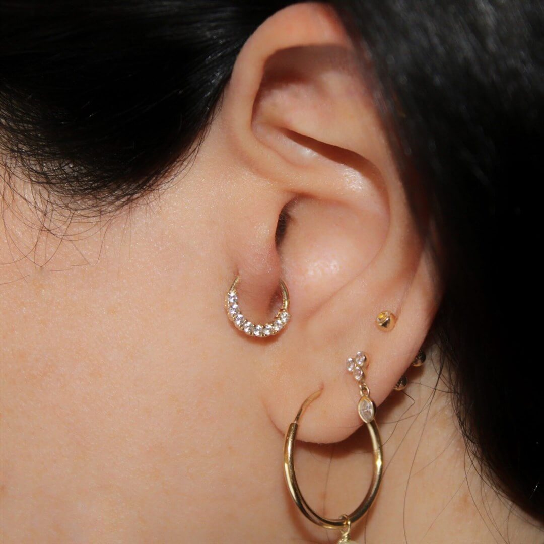 Halka Altın Piercing – Sekiz Taşlı