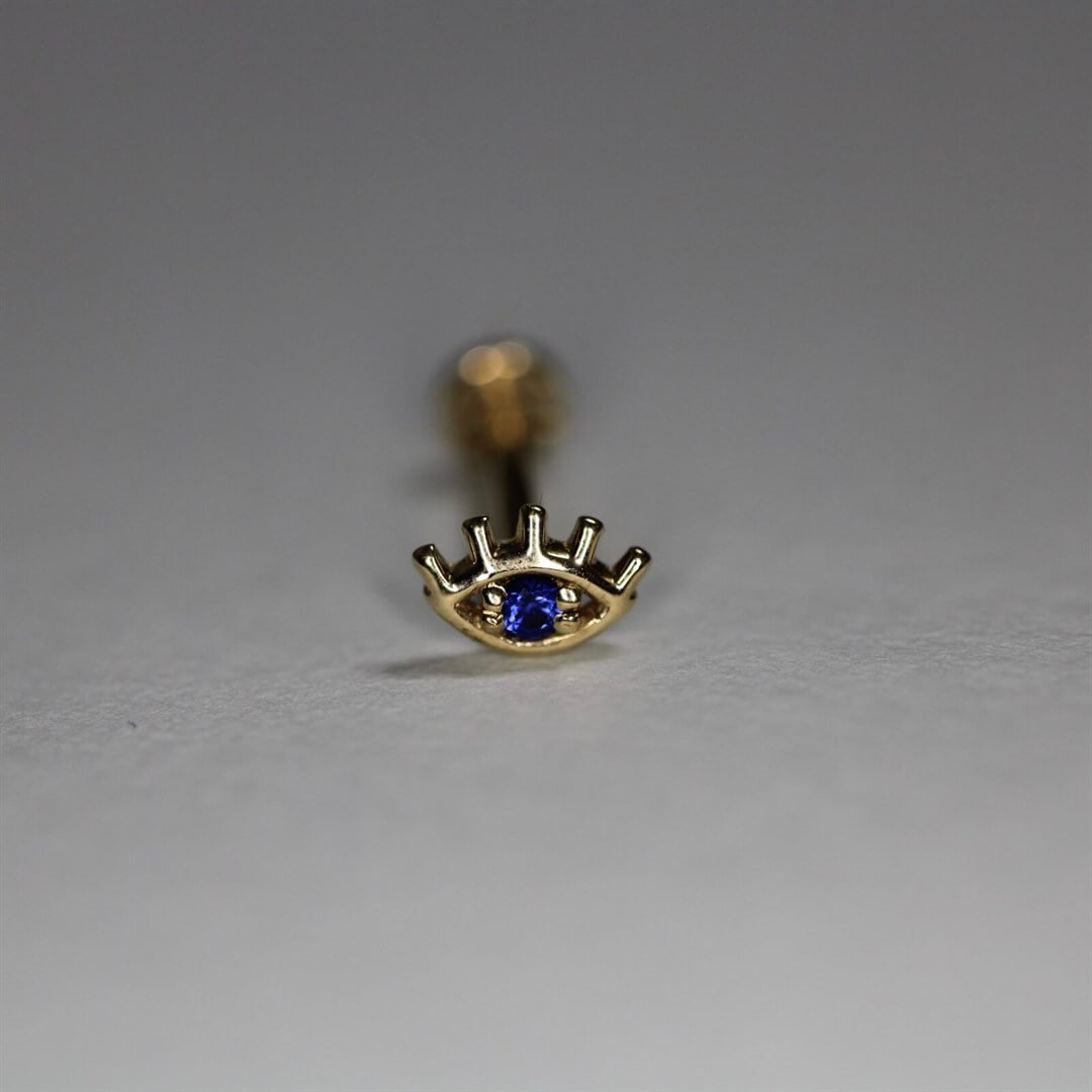 Safir Taşlı Altın Tragus Piercing – Kirpik
