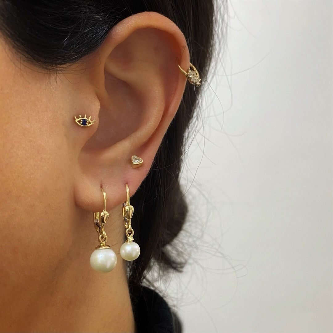 Safir Taşlı Altın Tragus Piercing – Kirpik