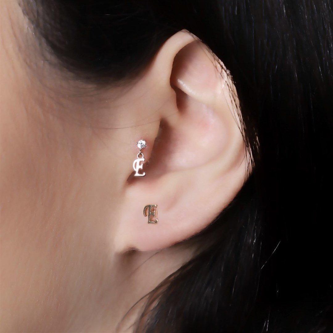 Pırlantalı Altın Piercing – Harf Sallantılı – E