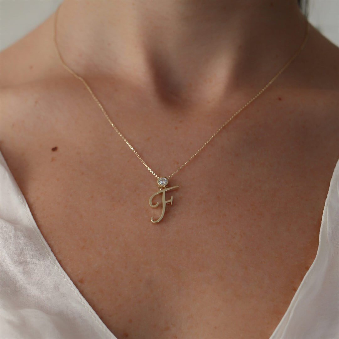 Tek Taş Harf Altın Kolye – Persona F Harfi