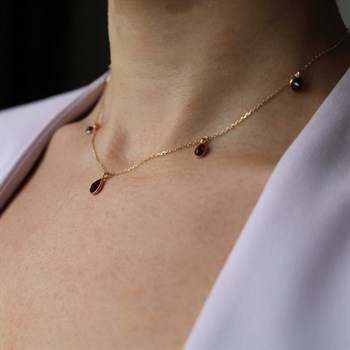 Garnet Taş Sallantılı Altın Kolye