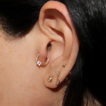 Halka Altın Piercing – Dört Taşlı Çiçek