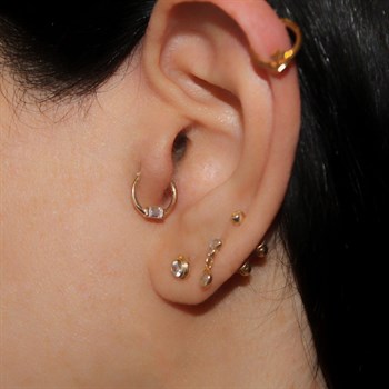Halka Altın Piercing – Tek Baget Taşlı