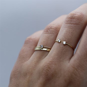 Mini Tek Taş Altın Yüzük – Petite Zirkonia