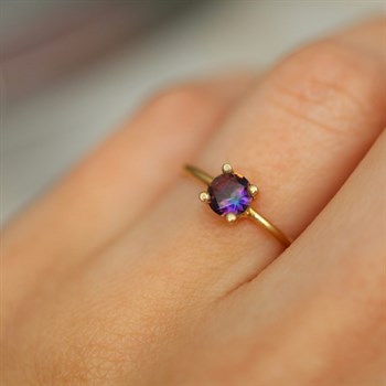 Mistik Topaz Taşlı Mini Altın Yüzük