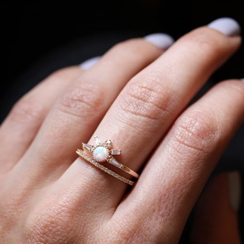 Opal ve Baget Taşlı Altın Yüzük