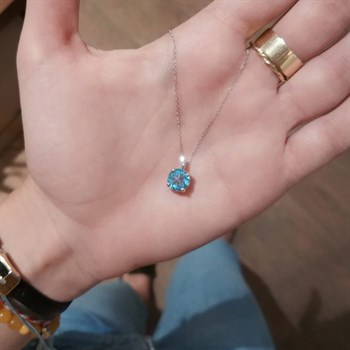 Swiss Topaz Taşlı Altın Kolye – 8 mm