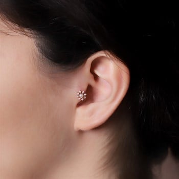 Helix Altın Piercing – İnci ve Taşlı Kar Tanesi