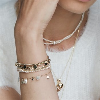 Plaka Yıldız ve İnci Sallantılı Altın Bileklik – Keshi