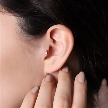 Tragus Helix Altın Piercing – Beş Taşlı Otantik