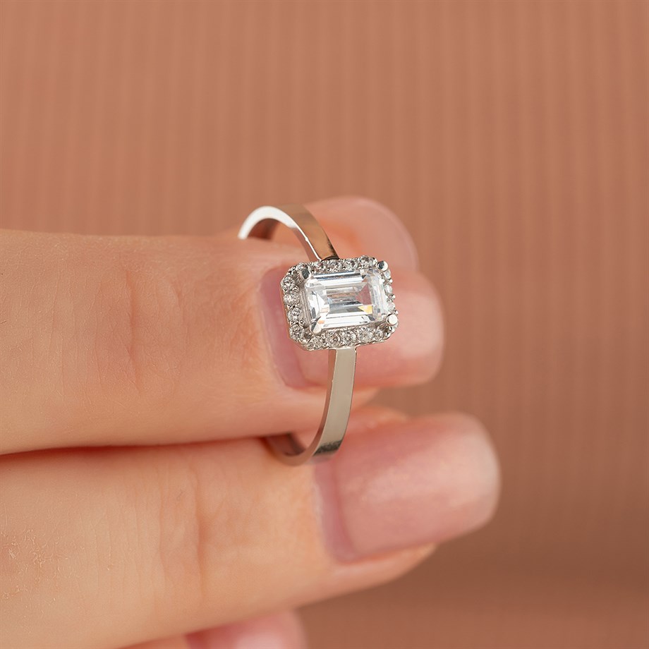 8 Ayar Altın Baget Taşlı Yüzük 