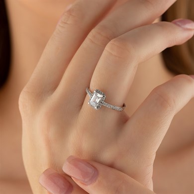 8 Ayar Altın Baget Taşlı Yüzük