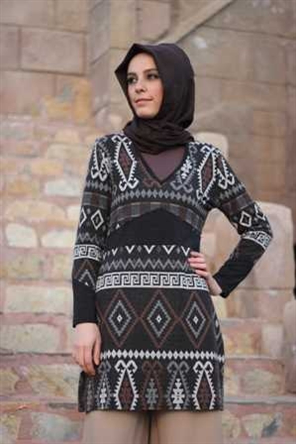 V Yaka Tunik