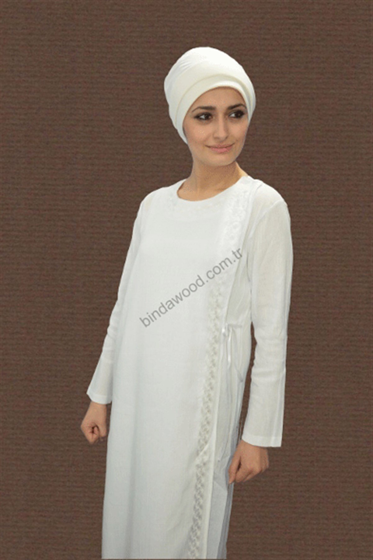 Beyaz Nakışlı Ferace