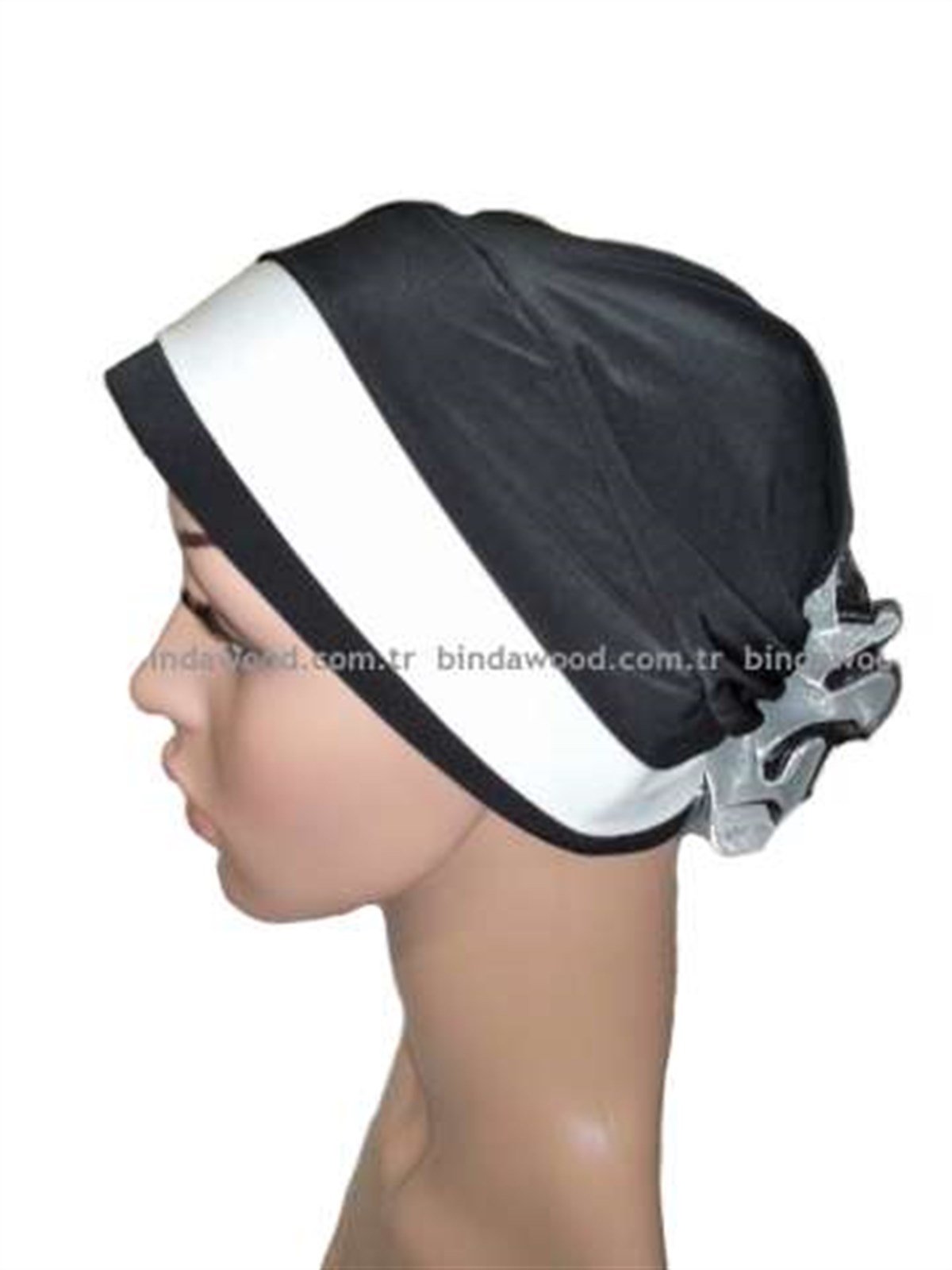 Güllü Katlı Beyaz Siyah Tesettür Türban