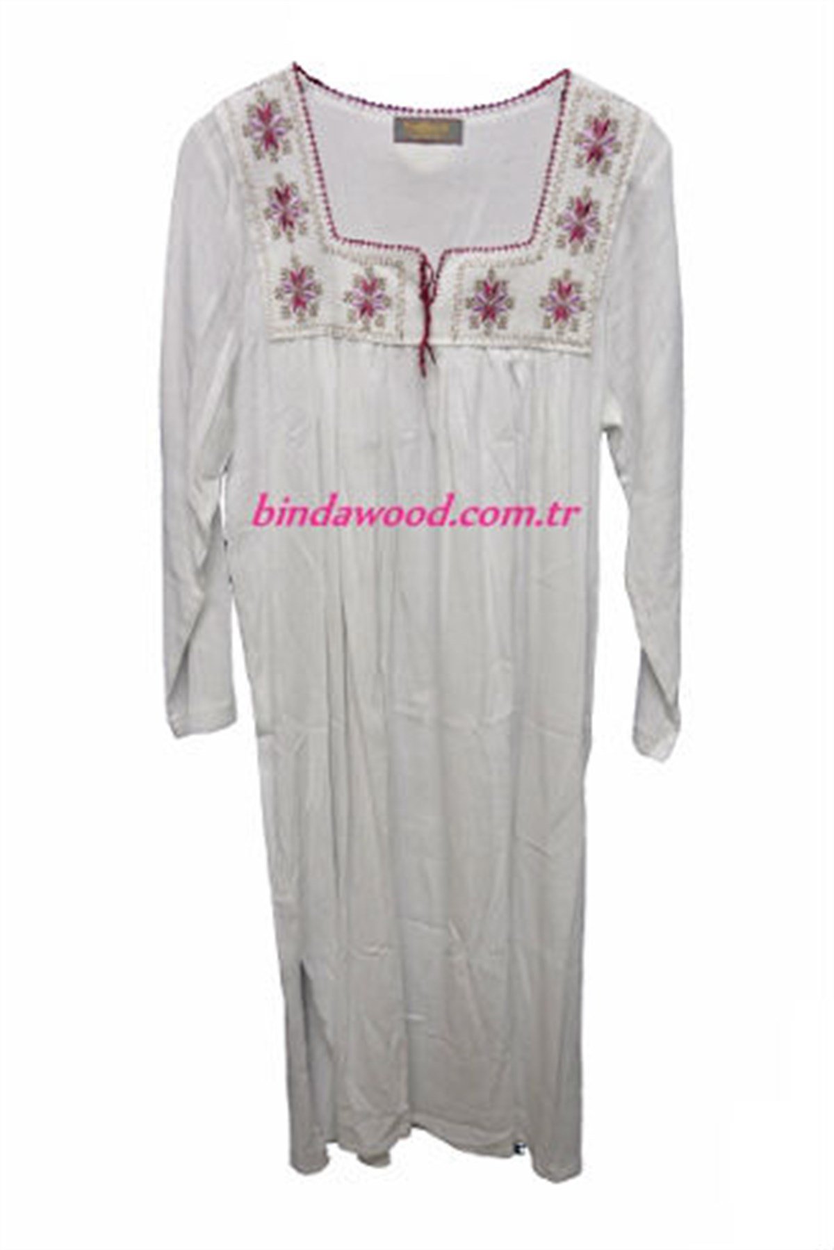 Kare Yaka Nakışlı Beyaz Elbise