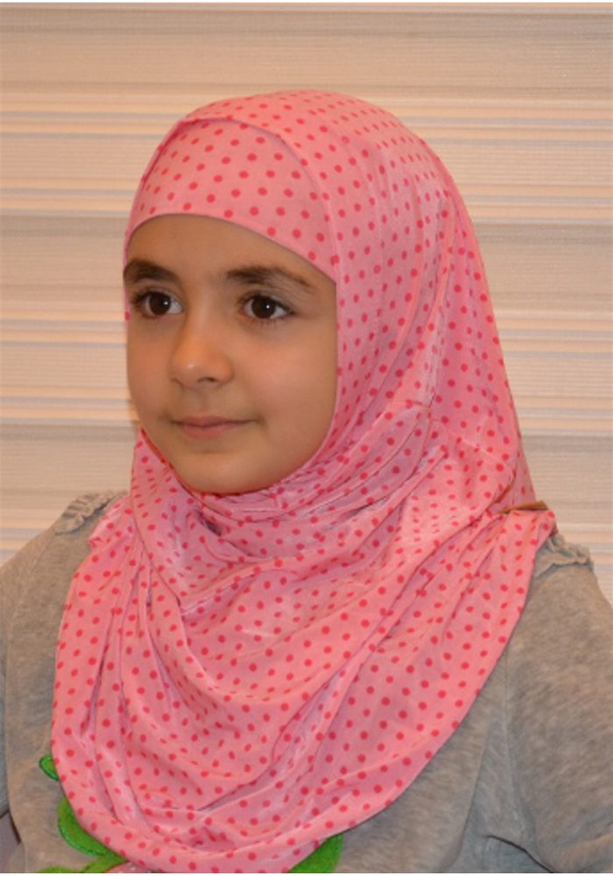Kırmızı Puanlı Çocuk Pratik Eşarp