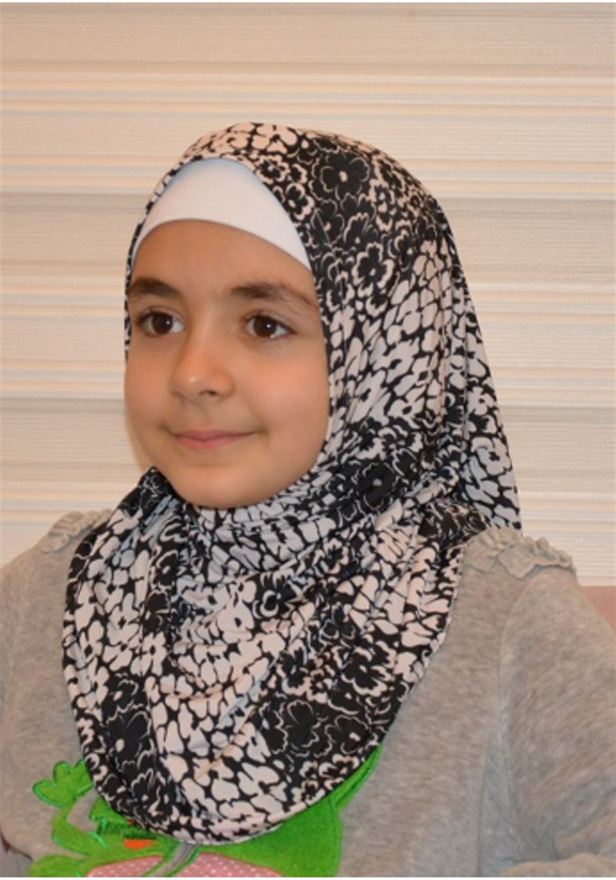 Siyah Dalga Çocuk Pratik Eşarp