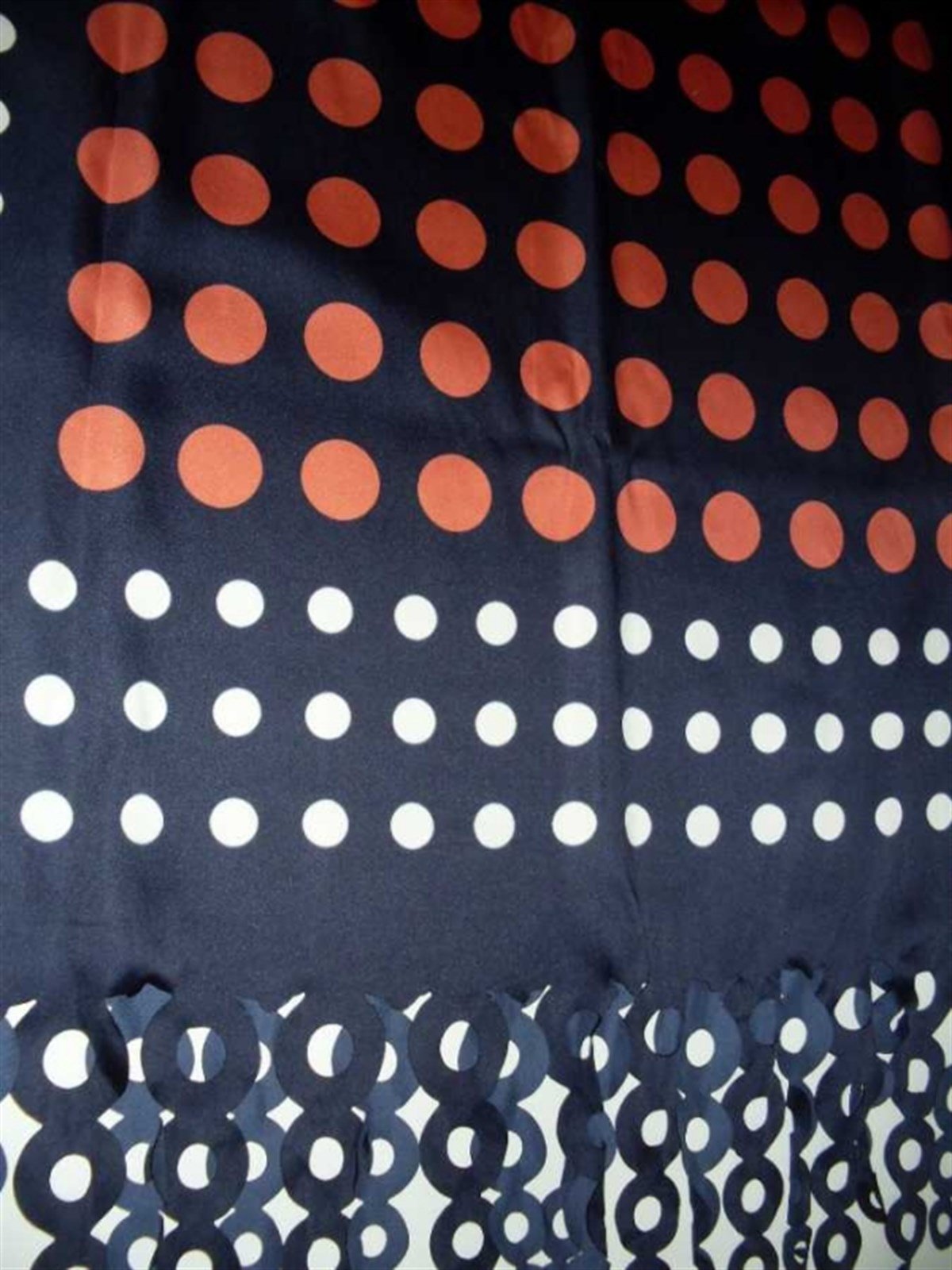 Siyah Kırmızı Puanlı Lazer Kesim Tesettür Şal