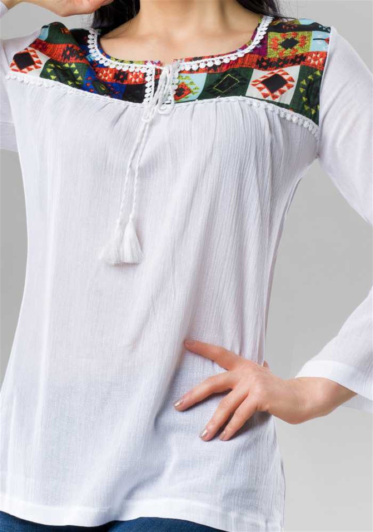 Yakası Desenli Beyaz Bluz