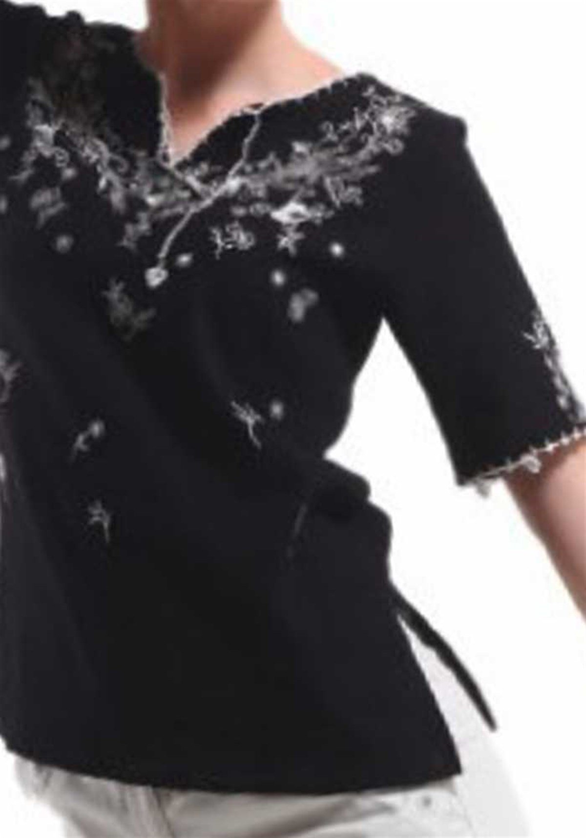 Yarım Kol Nakışlı Bluz