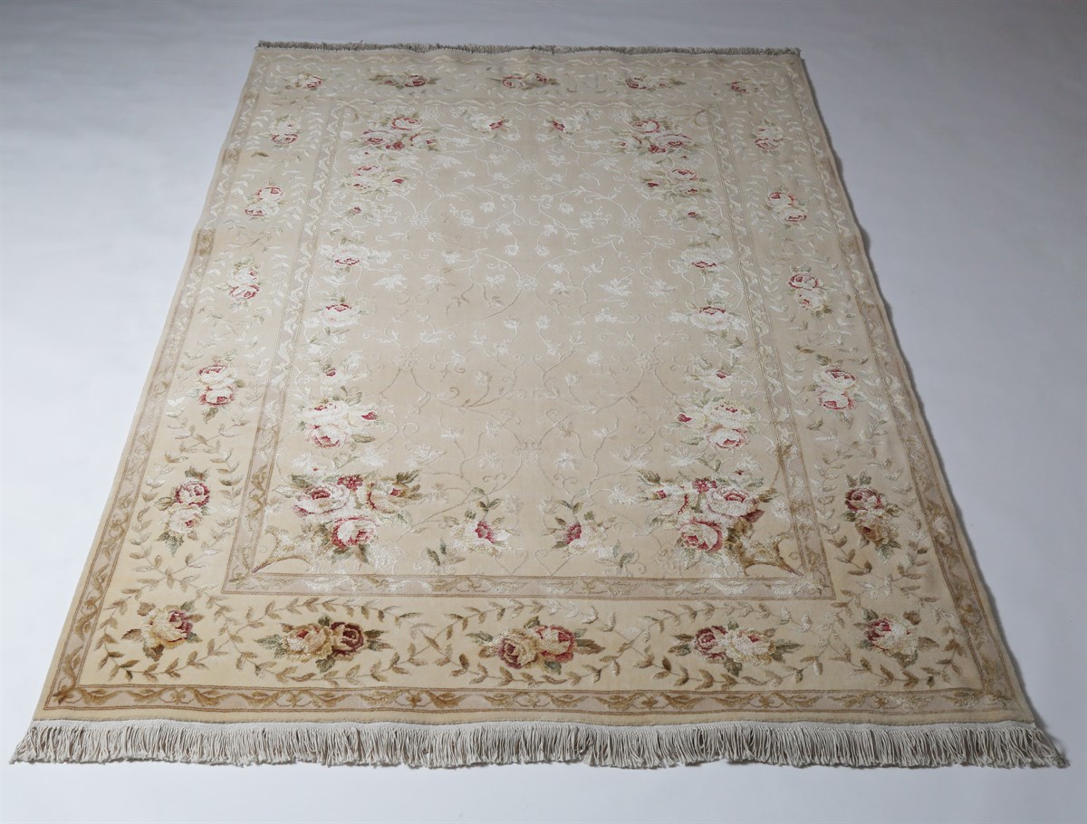 Çam Halı Avangart Krem 1401 Klasik Desen Yün ve İpek El Dokuması Halı