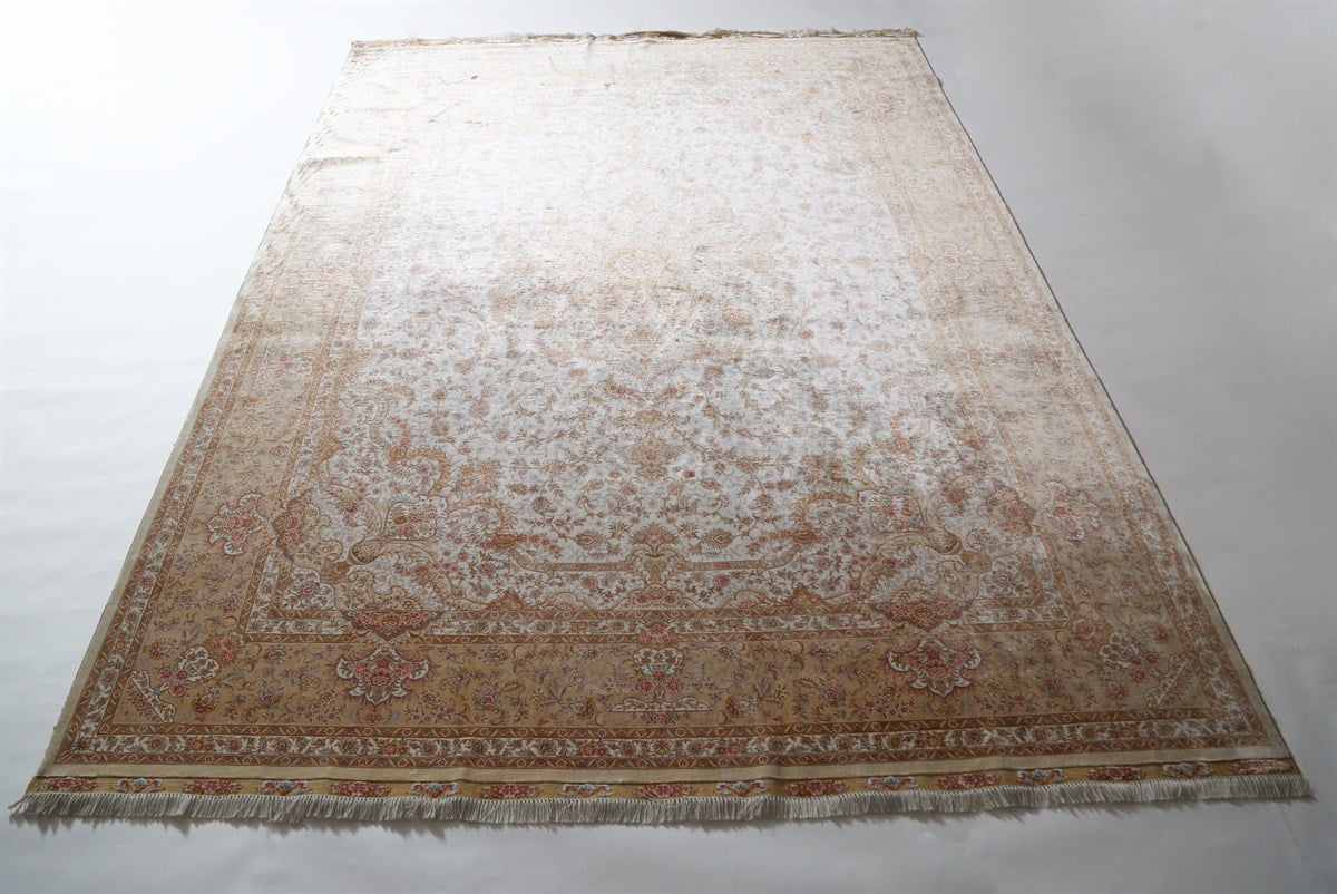 Çam Halı İnce Has İpek Krem Bej 1381 Klasik Desen İpek El Dokuması Halı