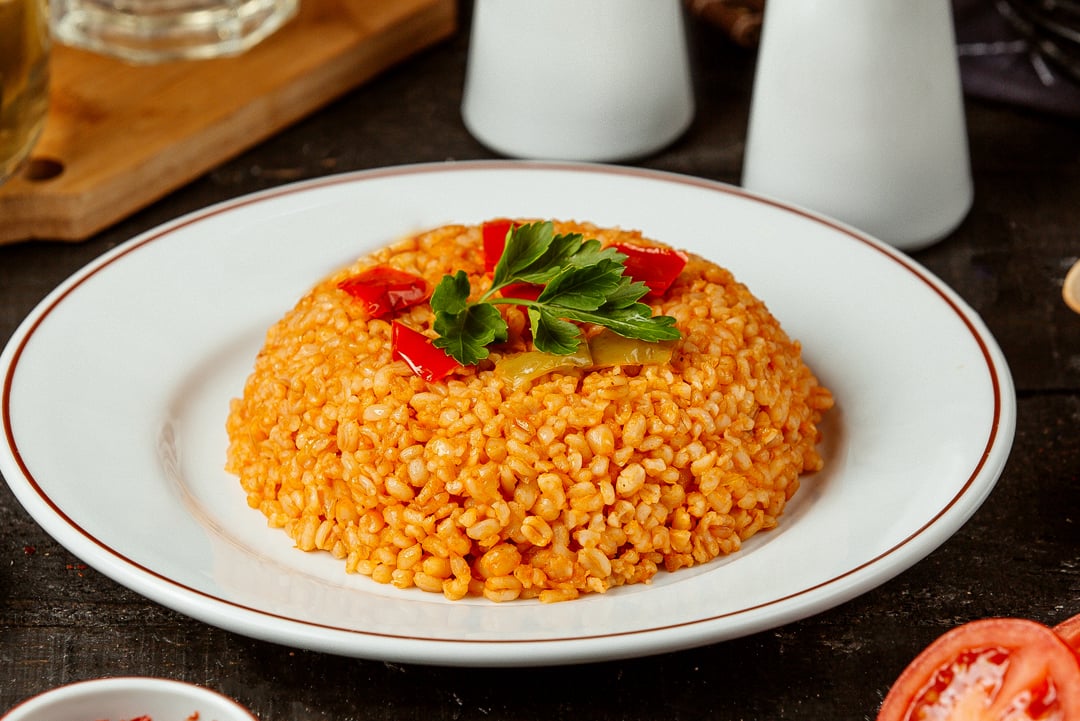 bulgur pilavı, tane tane bulgur pilavı, bulgur pilavı tarifi, bulgur pilavı püf noktaları, İpek Bulgur, bulgur pilavı neden lapa olur, pilavlık bulgur, lezzetli pilav yapımı, bulgur pilavı su oranı, sebzeli bulgur pilavı.